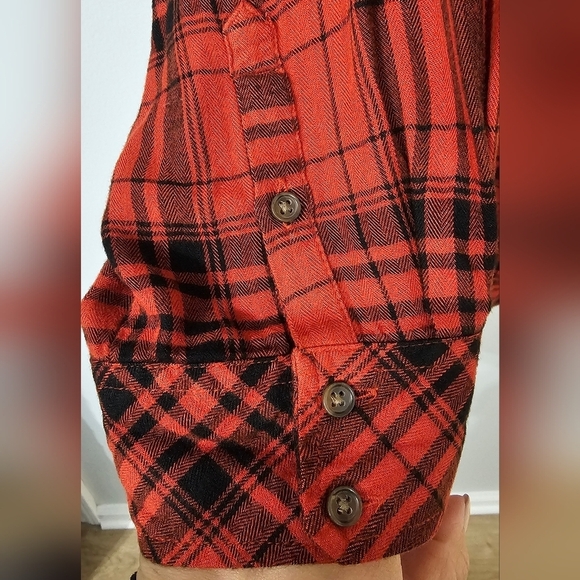 Universal Thread plaid flannel tunic - Picture 3 of 8